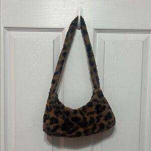 Chic Leopard Print Faux Fur Shoulder Bag